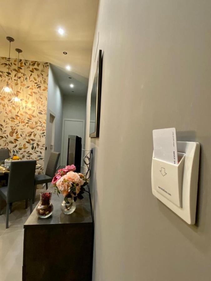 I Apartment *